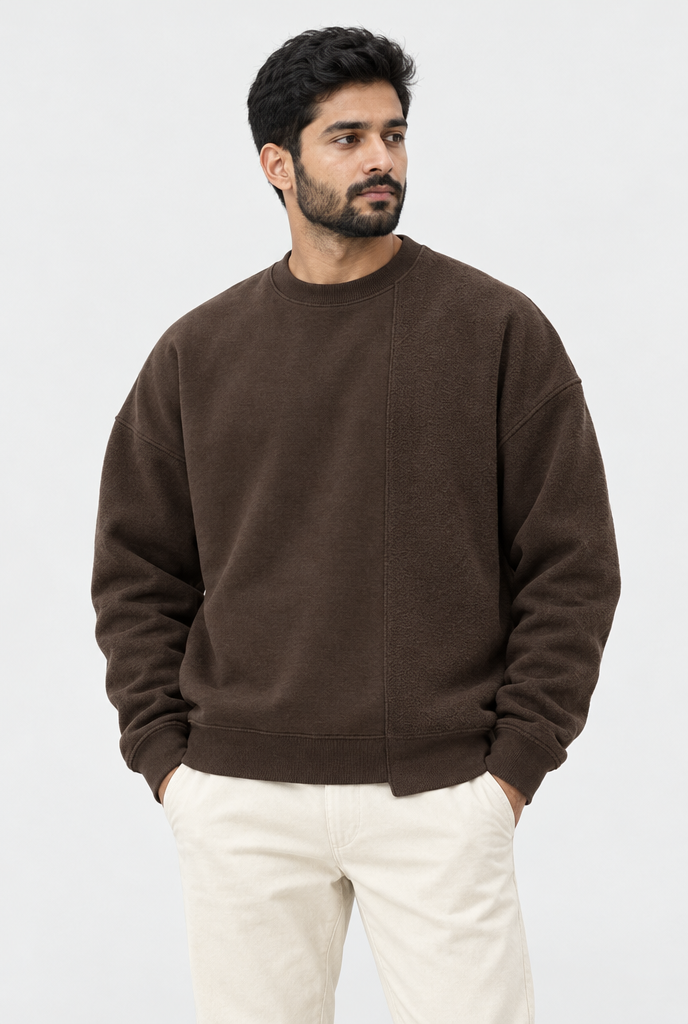 Sweat col rond oversize épaules tombantes — Chocolat — photo studio