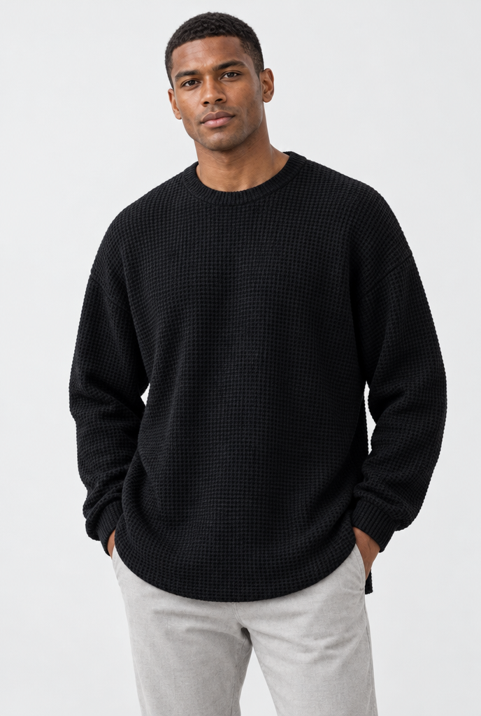 Pull col rond ample en maille gaufrée — Noir — studio