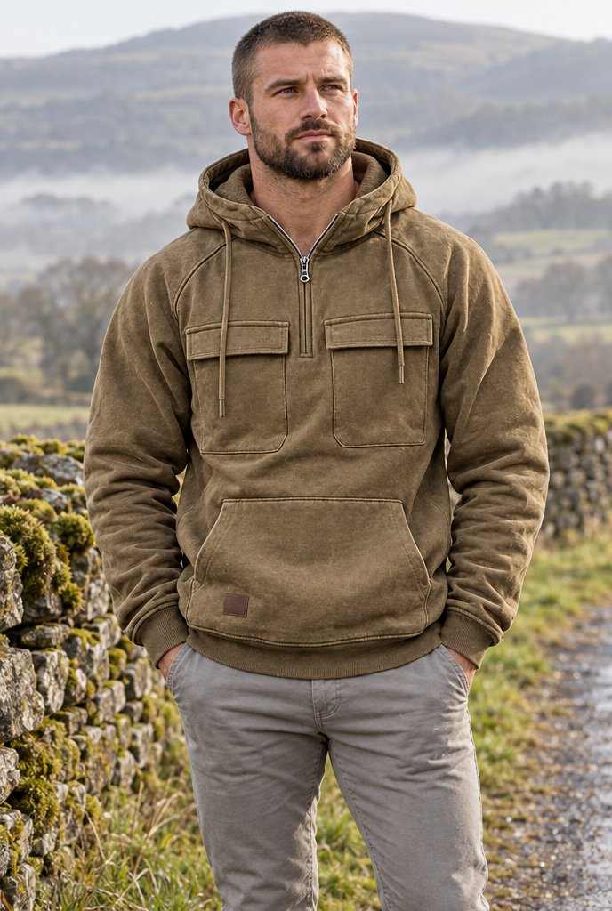 Sweat à capuche demi-zip à poches cargo — Marron — en situation