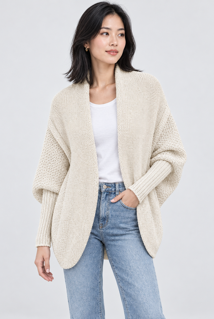 Gilet cocon col châle à manches chauve-souris — Crème — photo studio