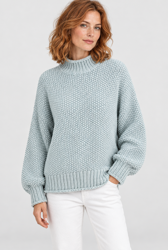 Pull col roulé en grosse maille — Bleu glacier — photo studio