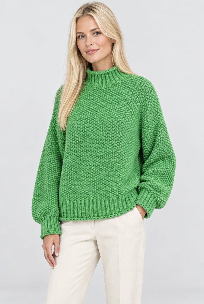 Pull col roulé en grosse maille — Vert prairie — photo studio