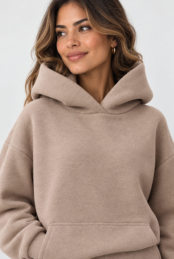 Ensemble sweat à capuche oversize et jogging en molleton — Latte — détail du col