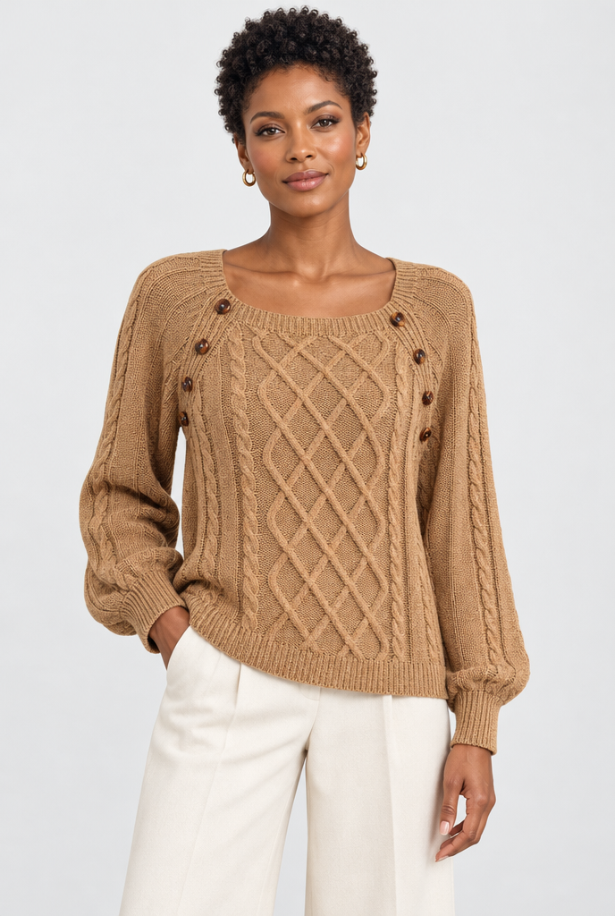 Pull torsadé col carré à boutons — Camel — photo studio