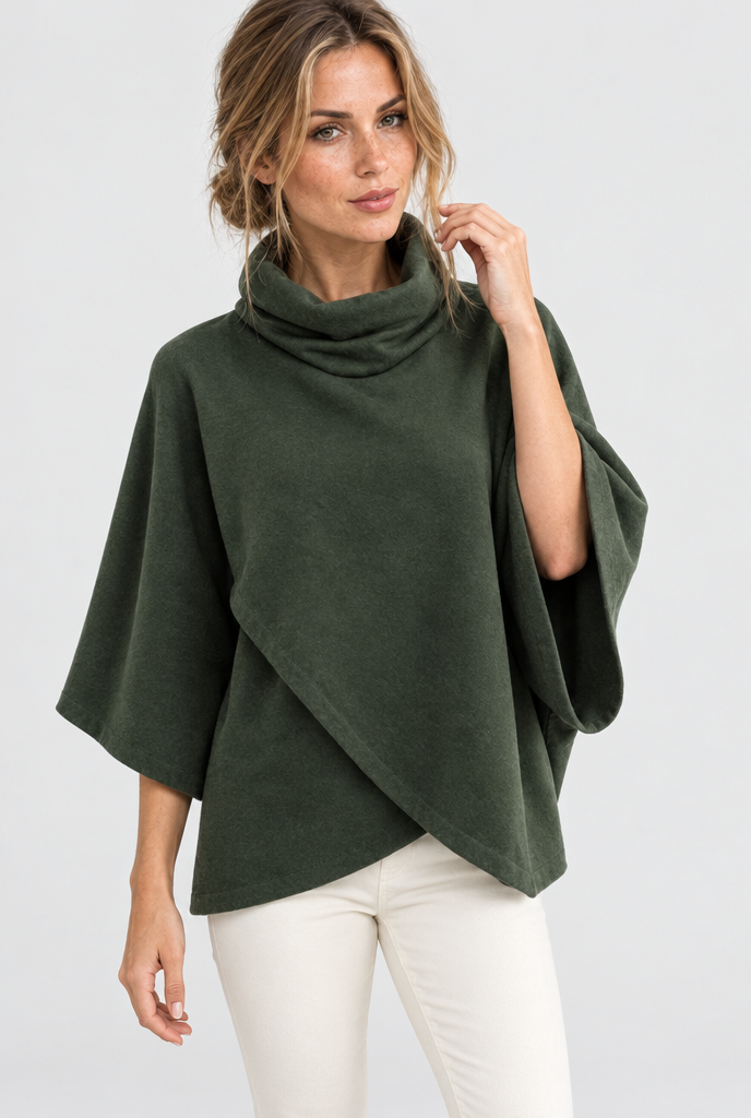 Pull poncho col roulé à devant croisé — Vert olive — photo studio