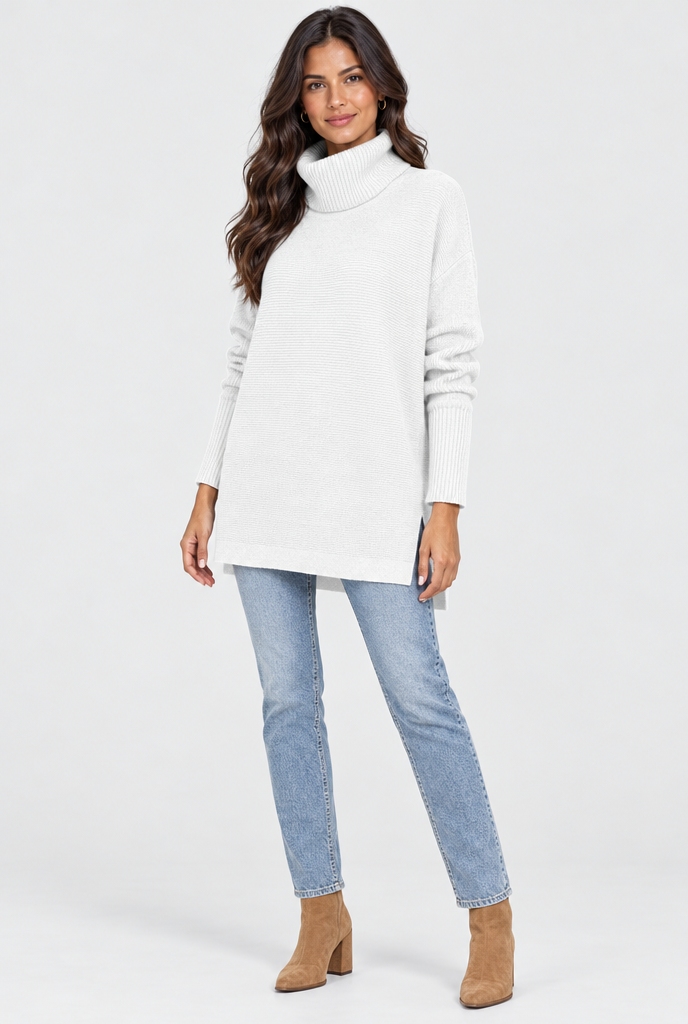 Pull tunique col roulé oversize à fentes — Blanc — silhouette complète