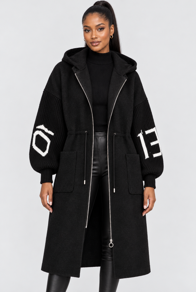 Manteau long zippé à capuche, manches en grosse maille — Noir — photo studio