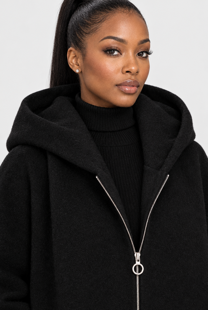 Manteau long zippé à capuche, manches en grosse maille — Noir — gros plan