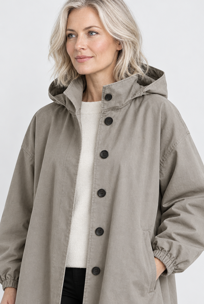 Manteau utilitaire oversize boutonné à capuche — Gris pierre clair — détail du col