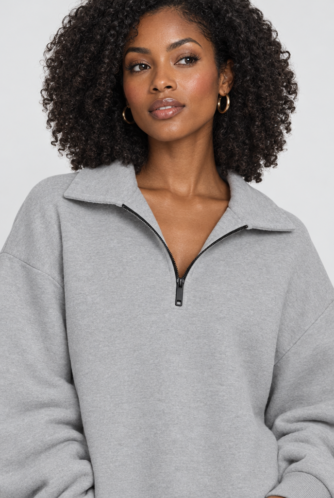 Sweat oversize à col demi-zip — Gris chiné clair — détail du col