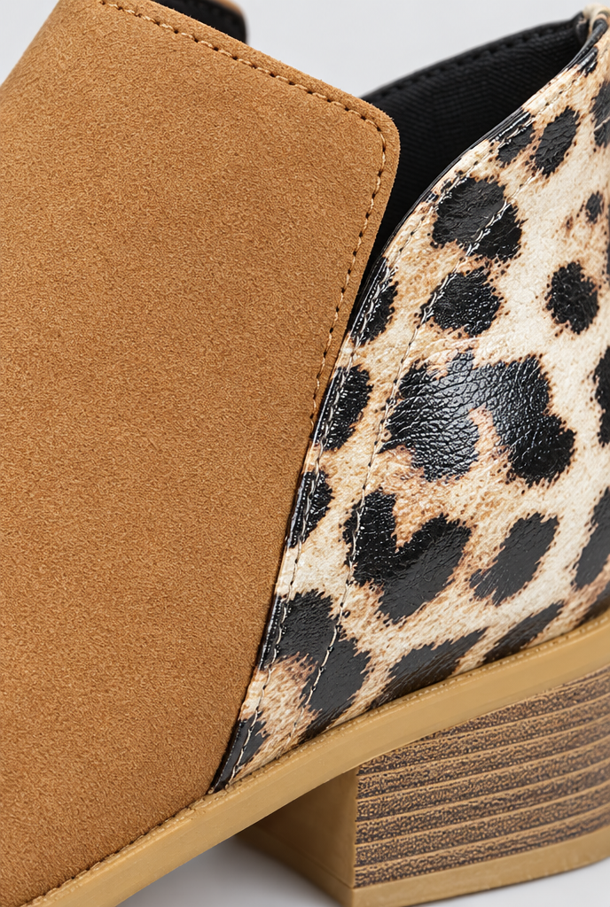 Bottines bout pointu à talon bloc et empiècement léopard — Camel — détail