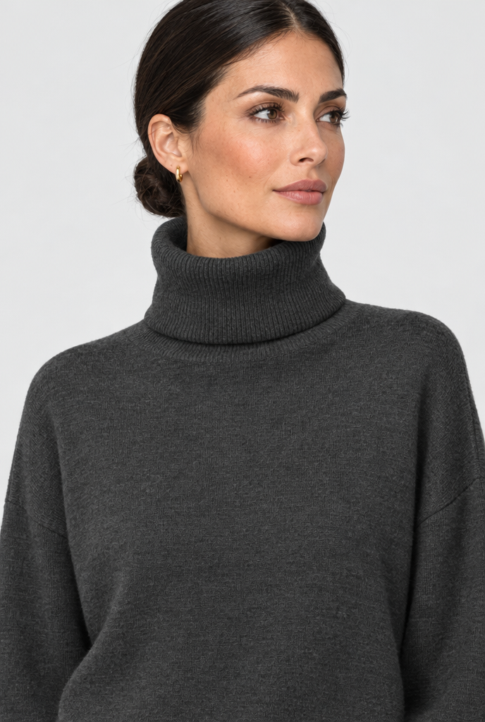 Ensemble pull col roulé et pantalon large en maille — Anthracite — détail du col