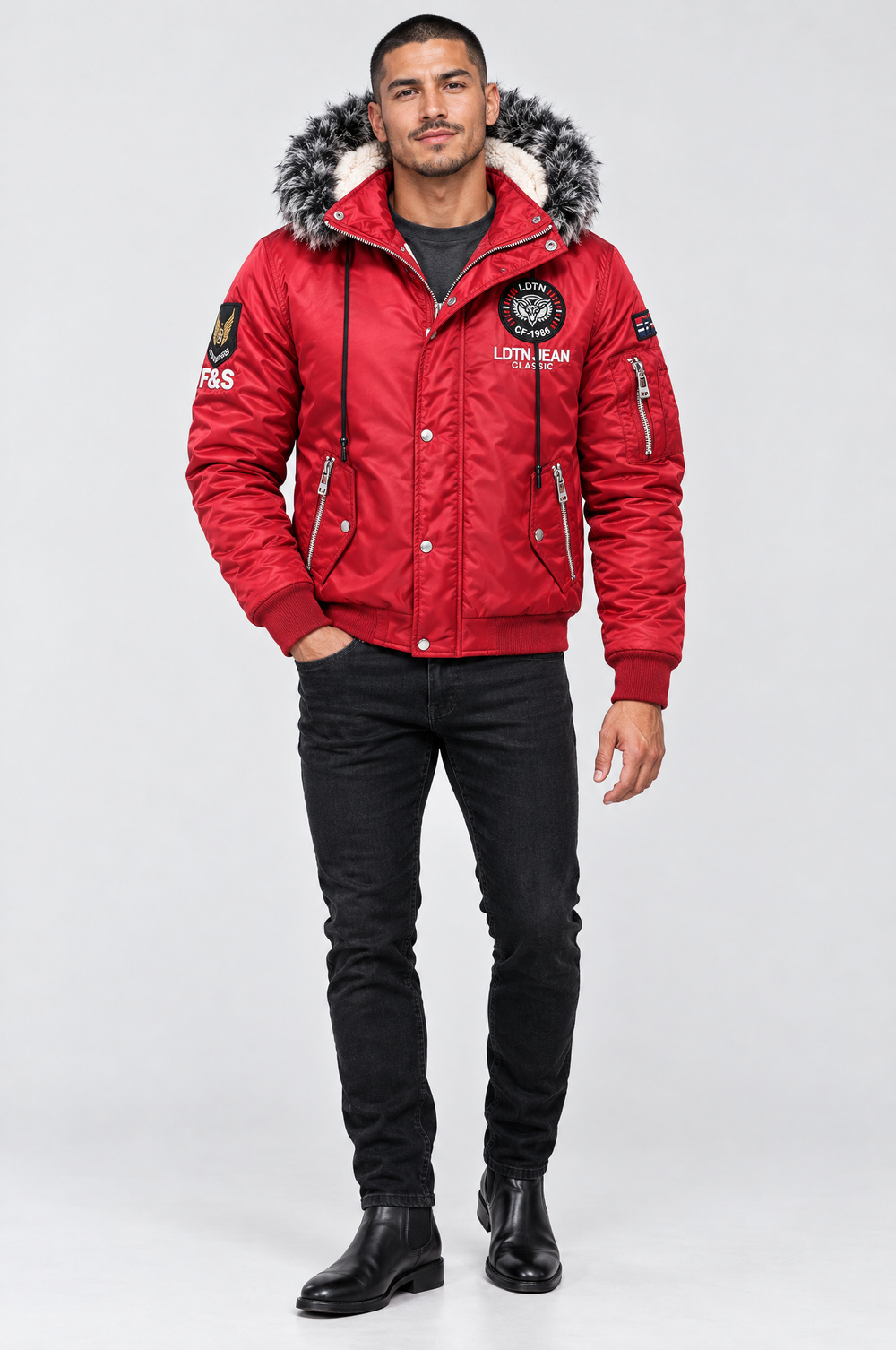 Blouson doublé sherpa à capuche fausse fourrure — Rouge — silhouette complète