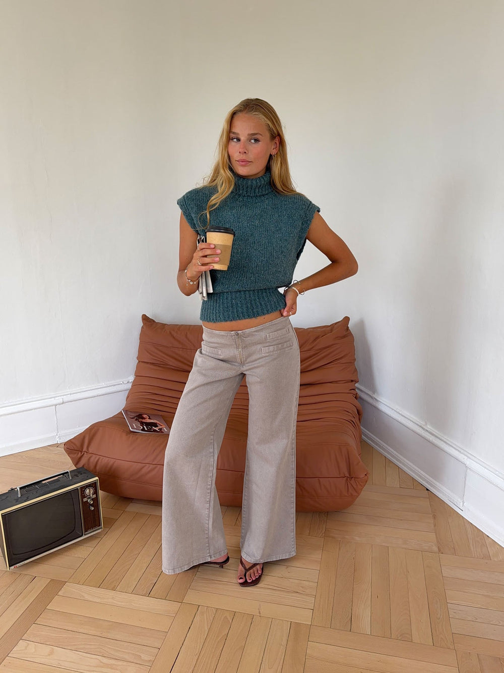 Low-Rise Wide-Leg Jeans in Taupe
