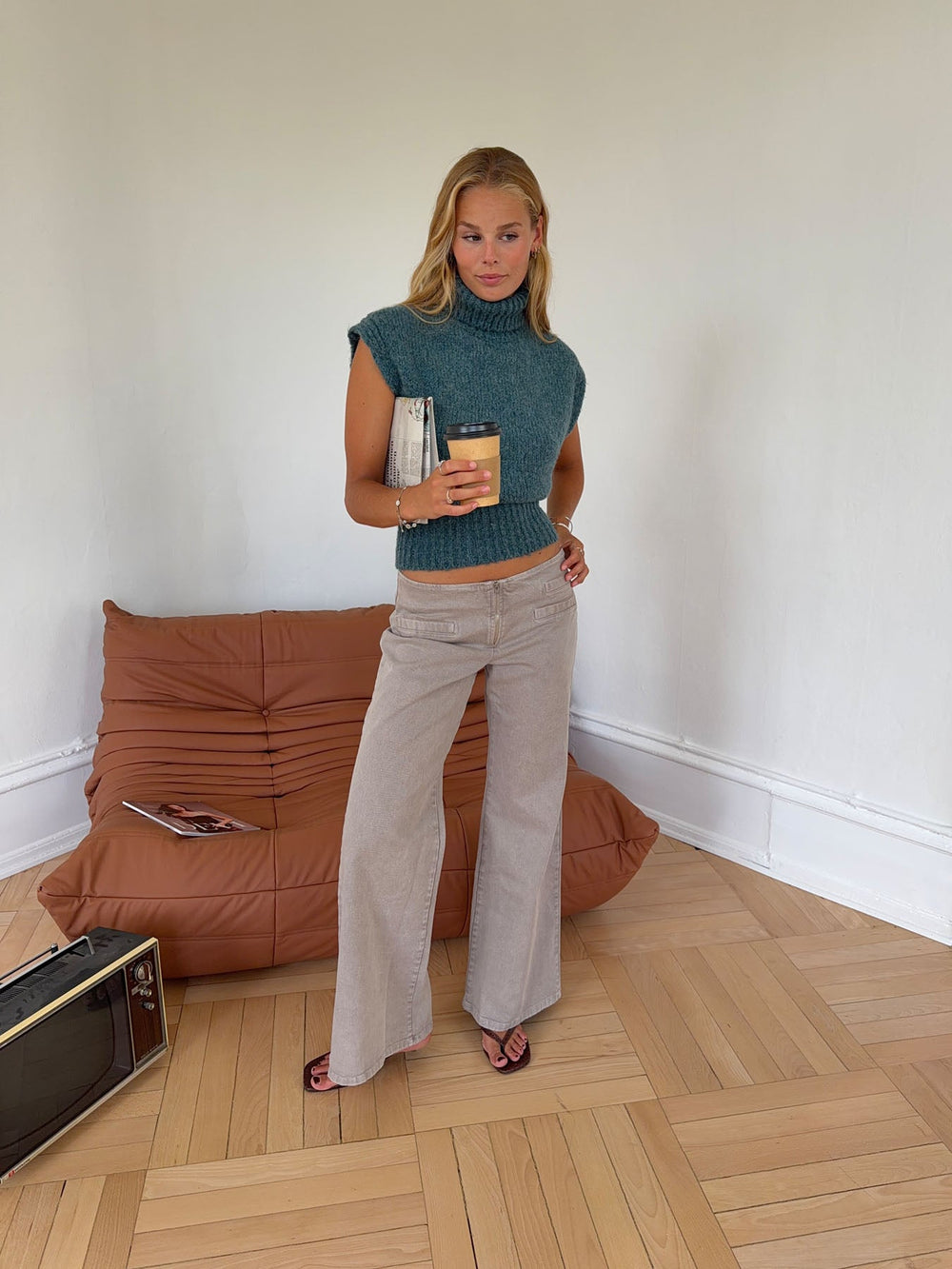 Low-Rise Wide-Leg Jeans in Taupe