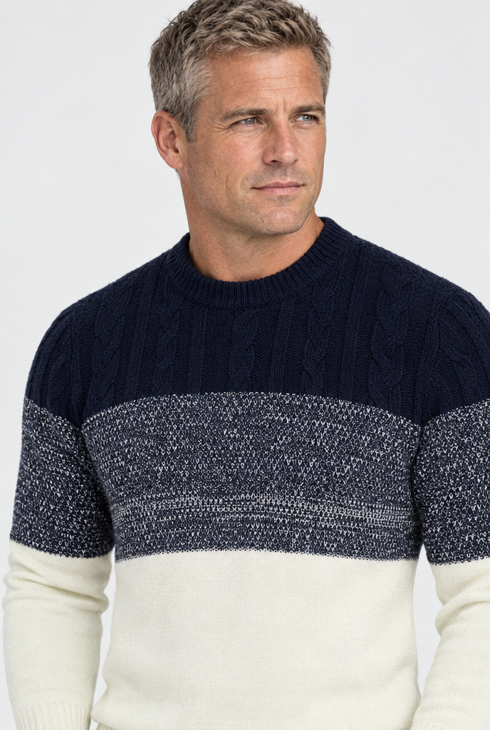 Pull col rond tricolore en maille torsadée — Marine & crème — détail du col