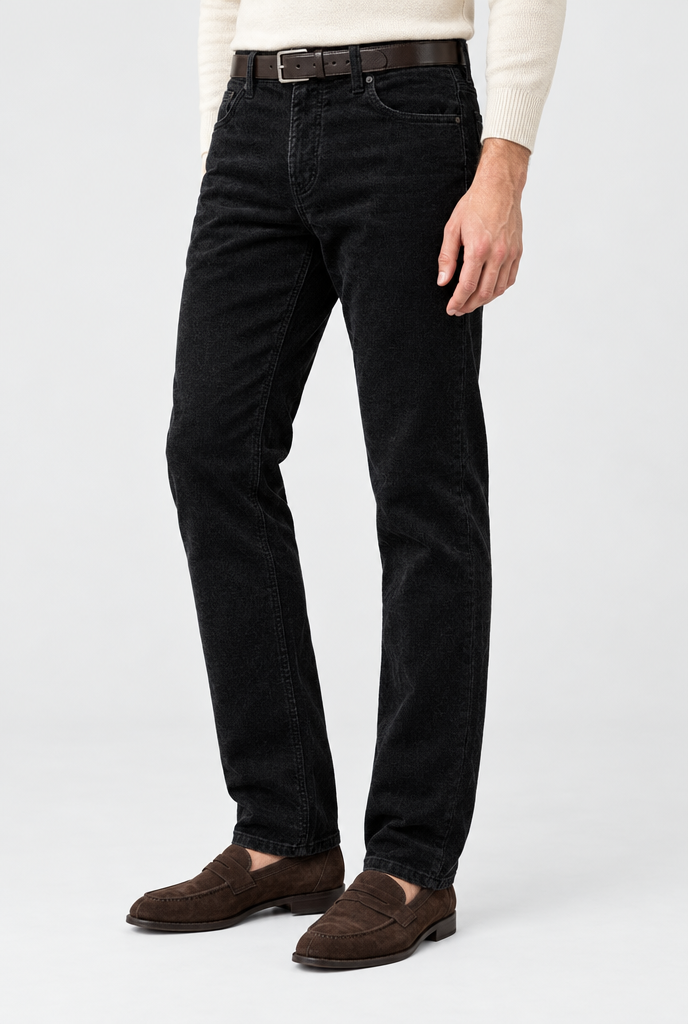 Pantalon droit en velours côtelé doublé — Noir — photo studio