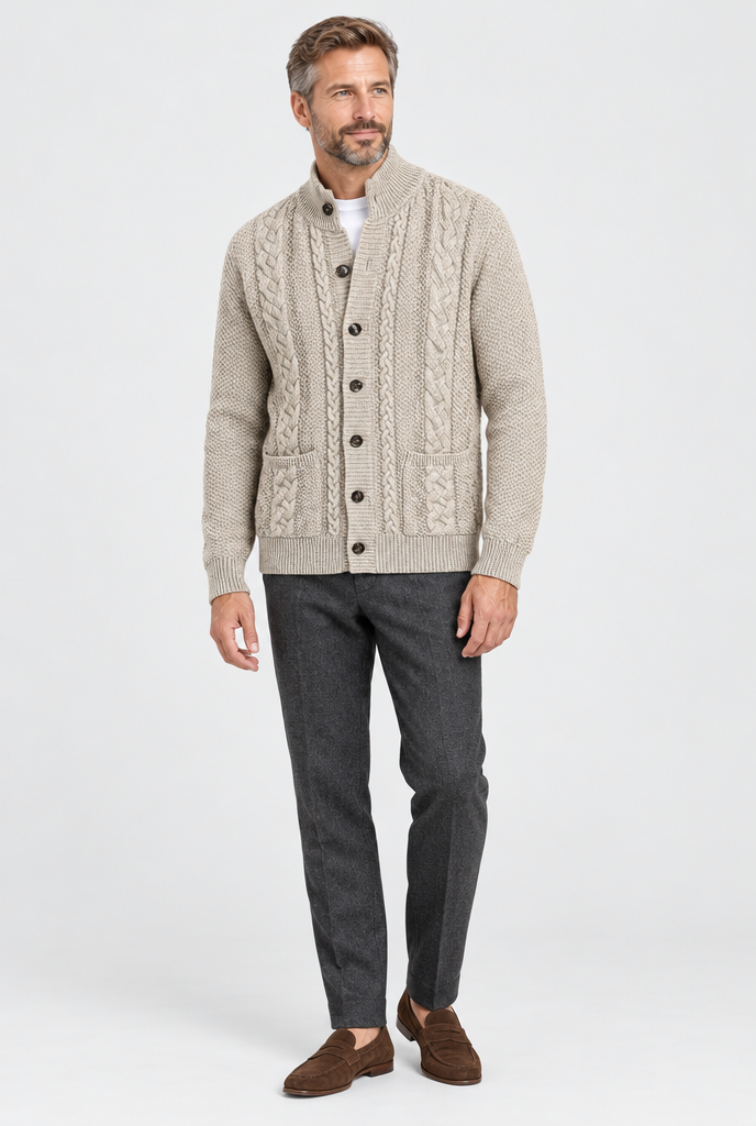 Cardigan torsadé col montant Homme — Flocon d’avoine — silhouette complète
