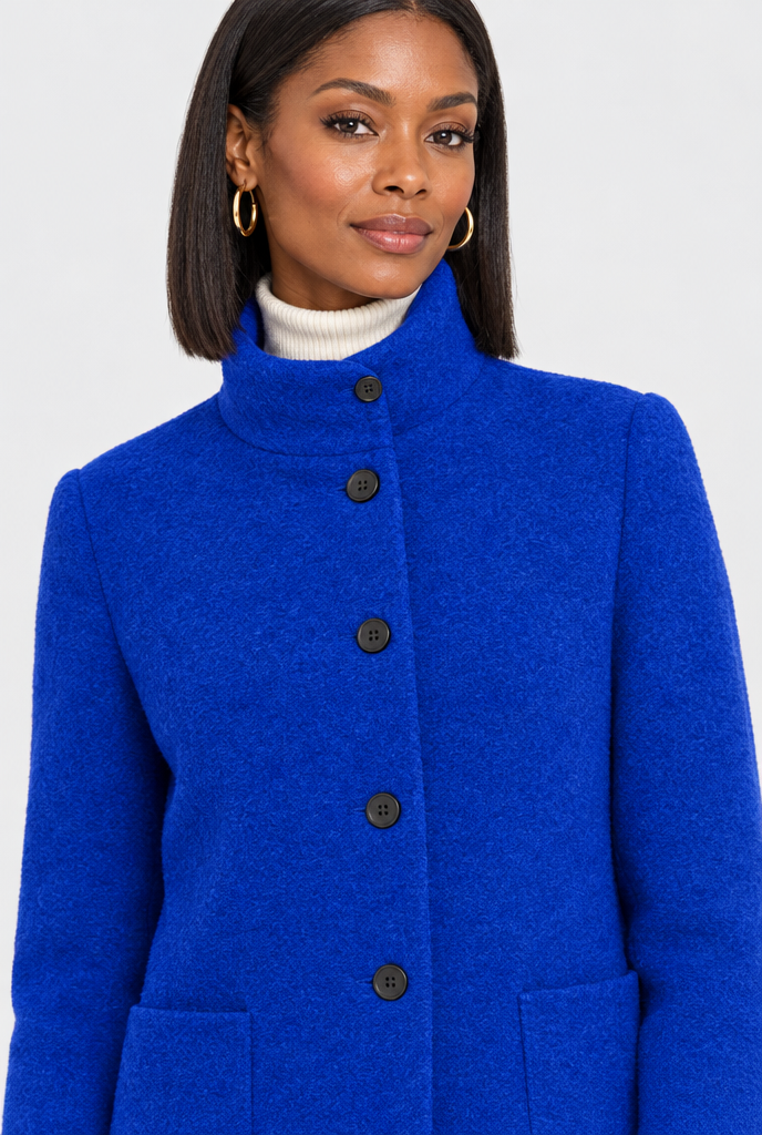 Manteau boutonné col montant effet laine — Bleu cobalt — détail du col