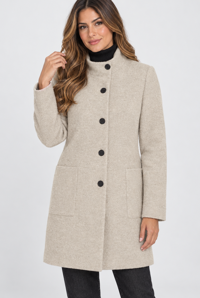 Manteau boutonné col montant effet laine — Flocon d’avoine — photo studio