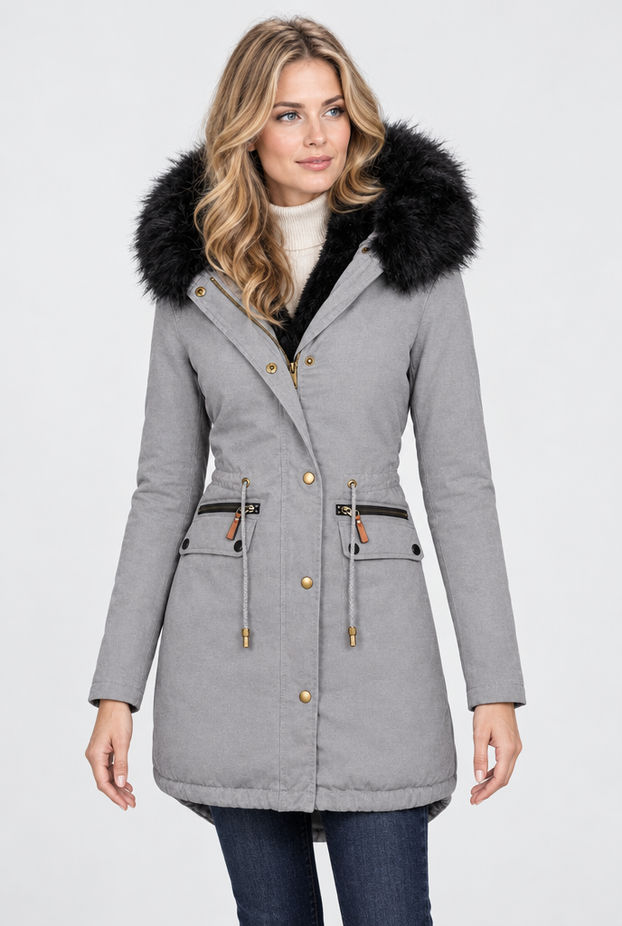 Parka à capuche doublée peluche et fausse fourrure — Gris clair — photo studio