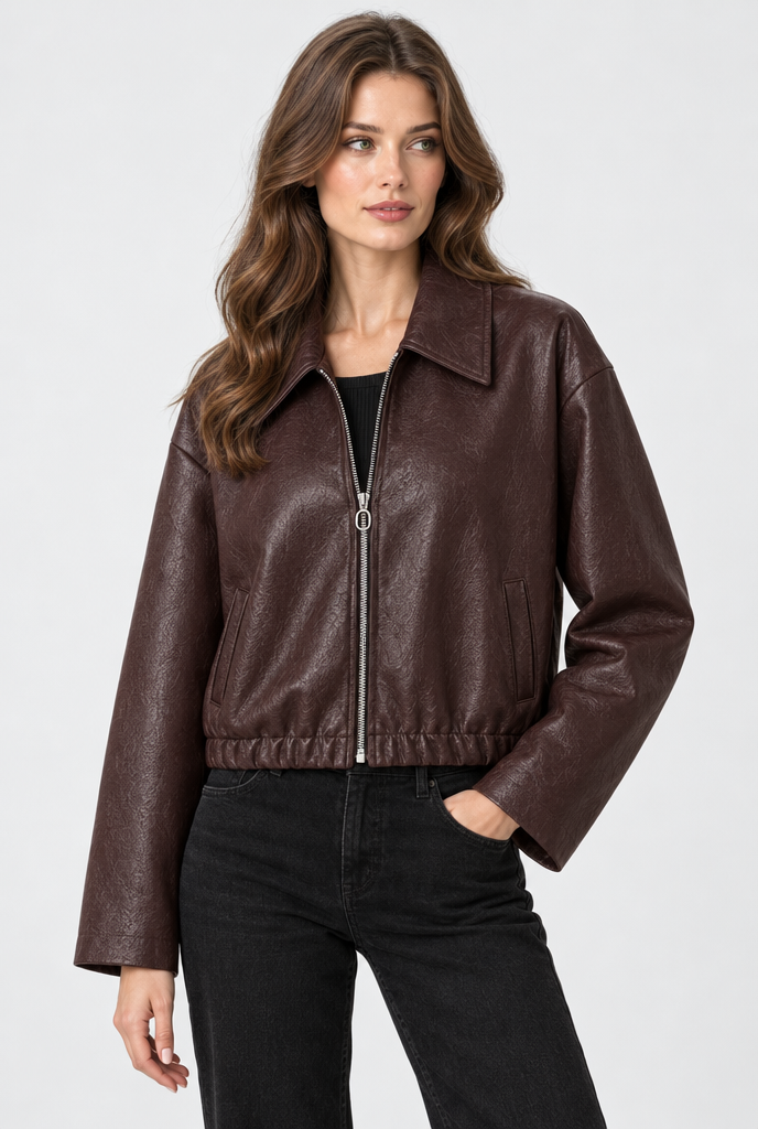 Veste courte zippée à col en simili cuir — Bordeaux — photo studio