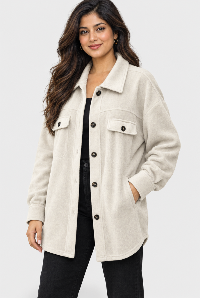 Surchemise oversize en polaire boutonnée — Crème — photo studio