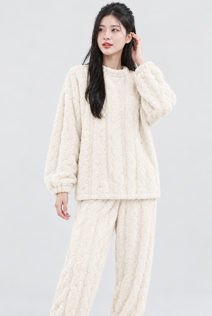 Pyjama en polaire peluche texturée — Ivoire — photo studio