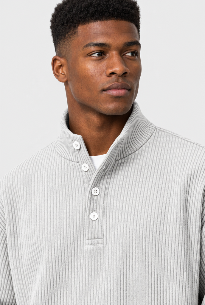 Sweat côtelé col montant boutonné — Écru — détail du col