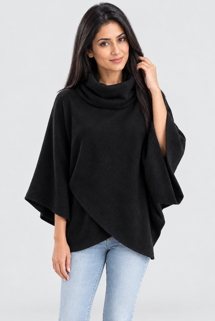 Pull poncho col roulé à devant croisé — Noir — photo studio