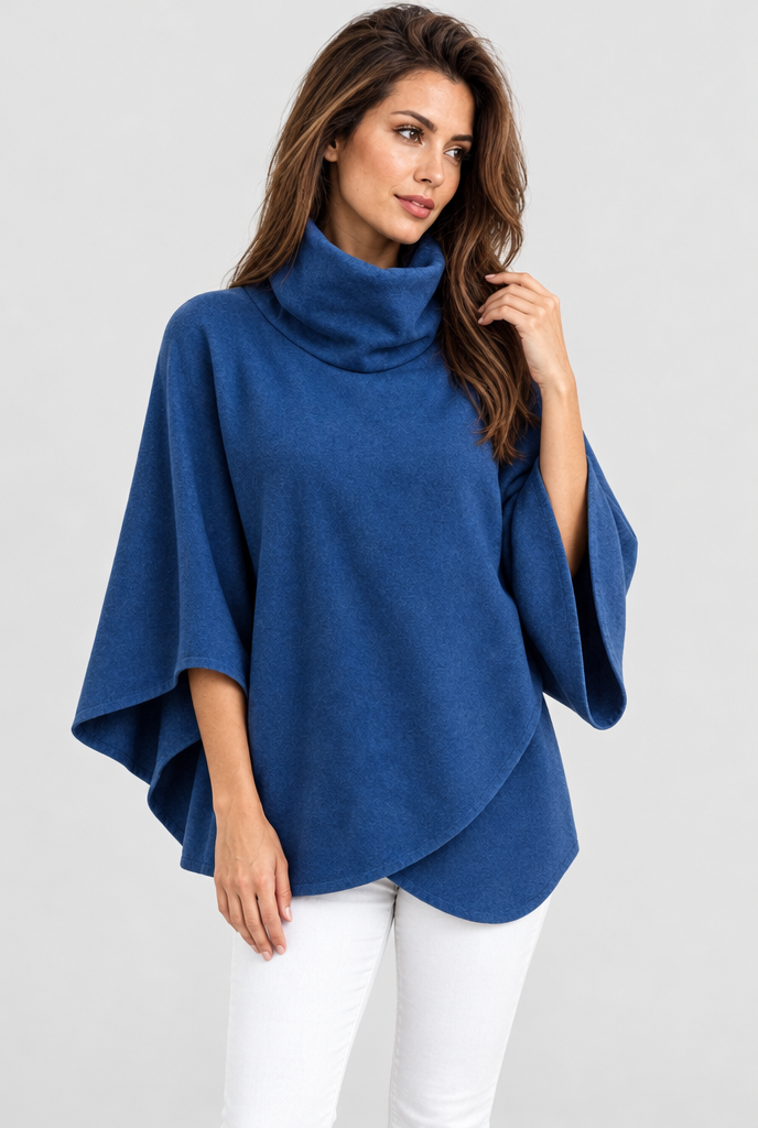 Pull poncho col roulé à devant croisé — Bleu roi — photo studio