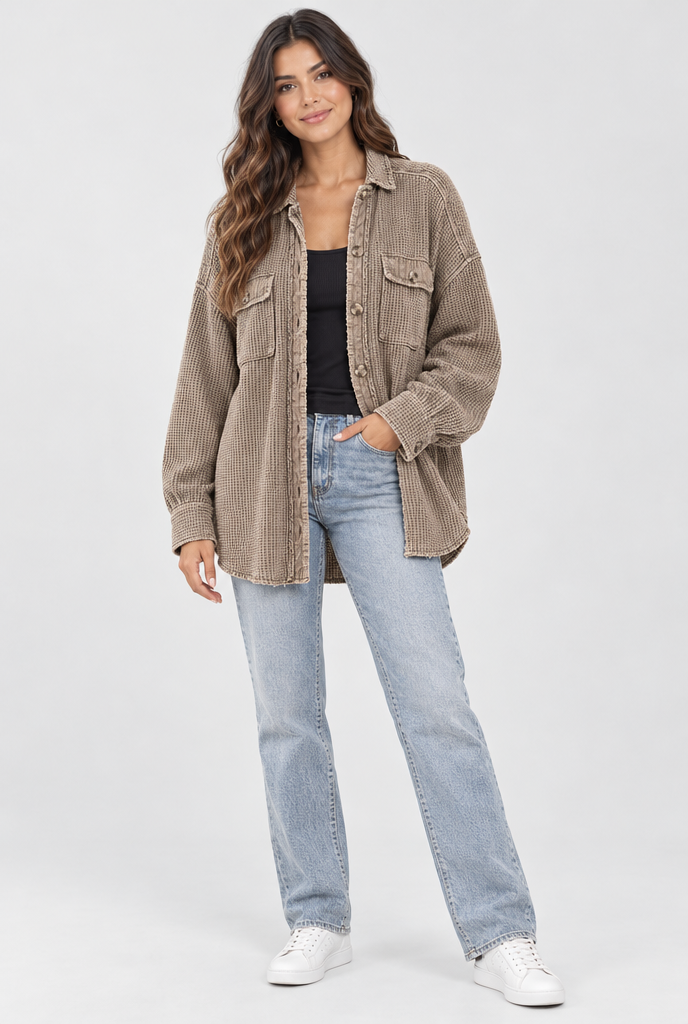 Surchemise oversize en maille gaufrée — Moka — silhouette complète