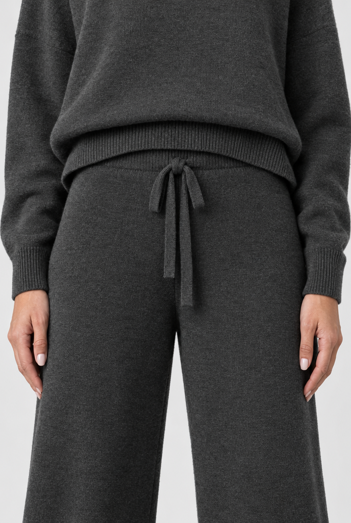 Ensemble pull col roulé et pantalon large en maille — Anthracite — détail