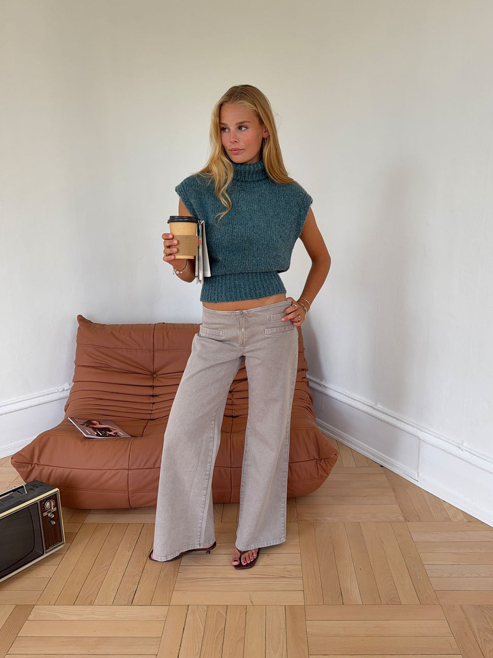 Low-Rise Wide-Leg Jeans in Taupe