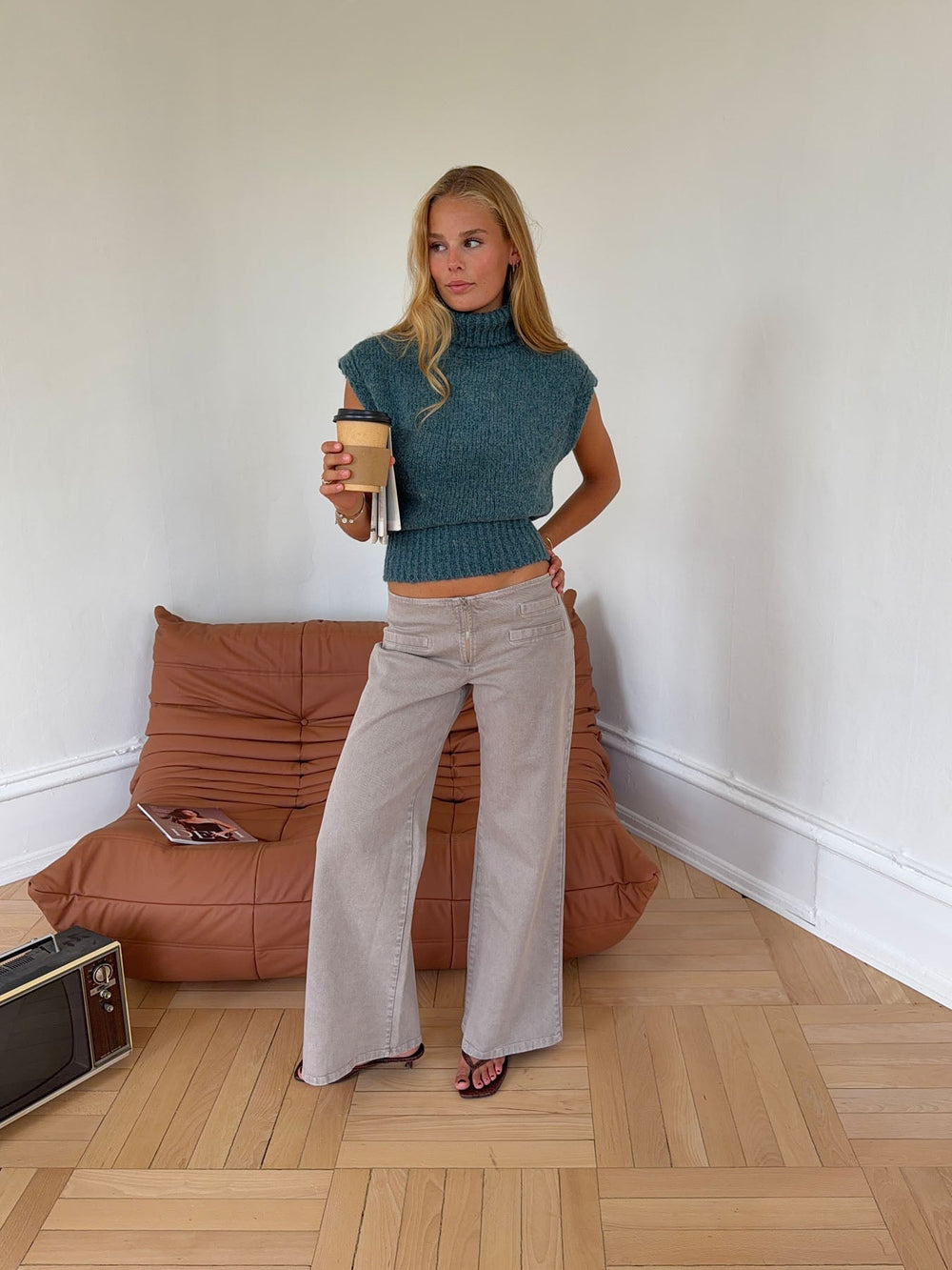 Low-Rise Wide-Leg Jeans in Taupe