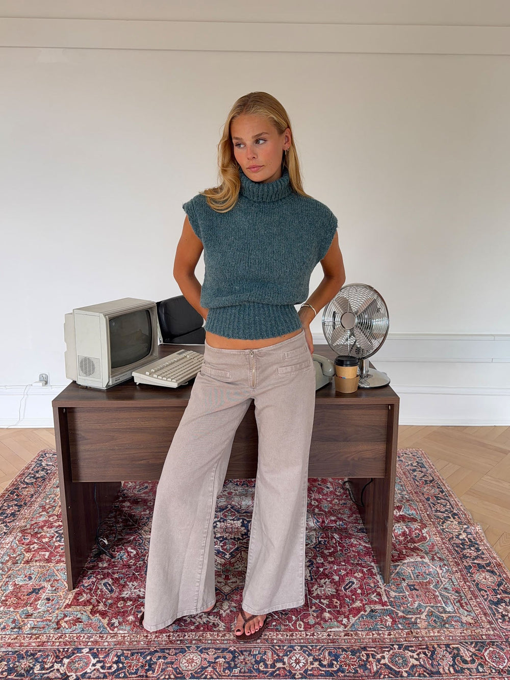 Low-Rise Wide-Leg Jeans in Taupe