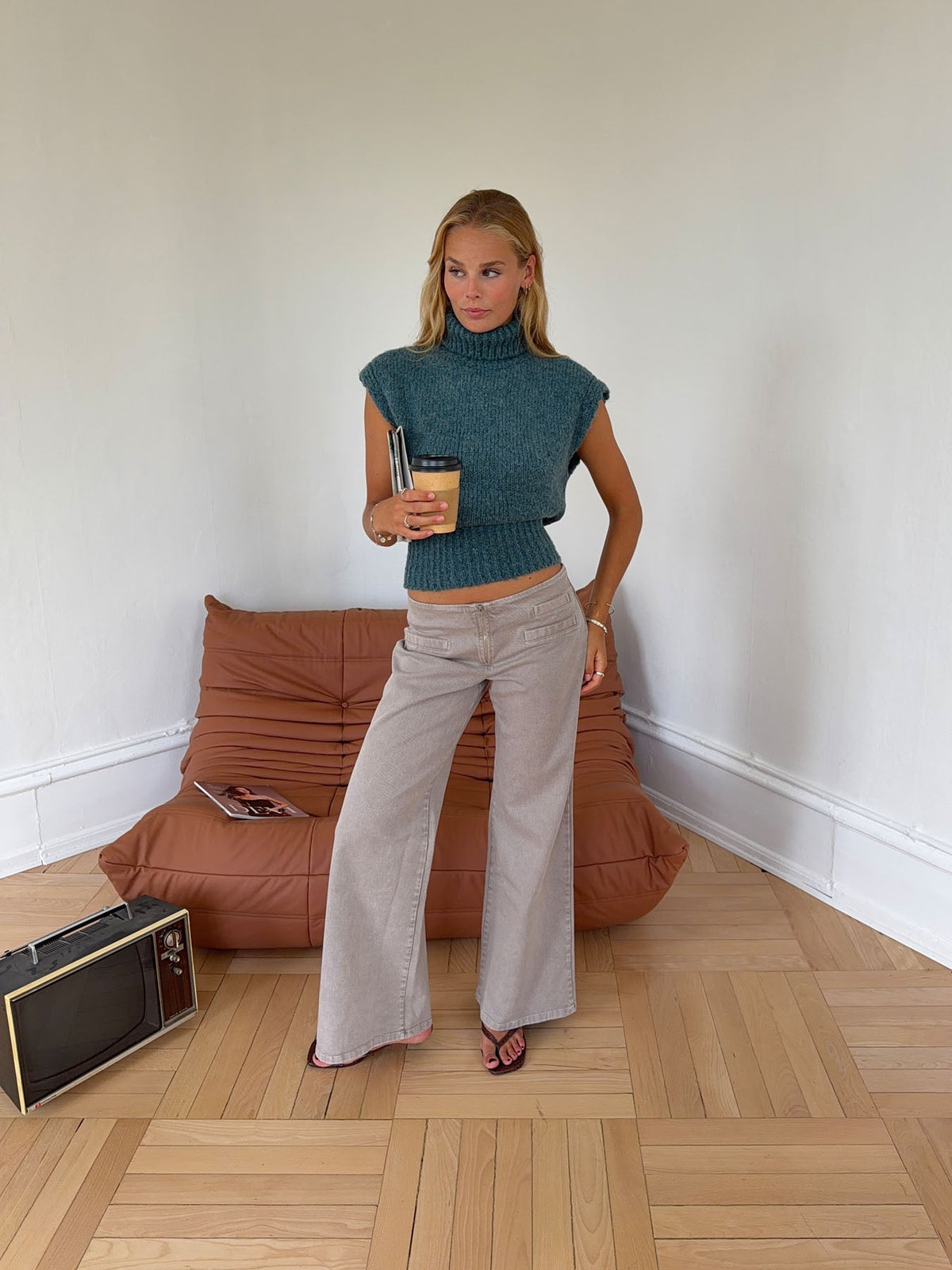 Low-Rise Wide-Leg Jeans in Taupe