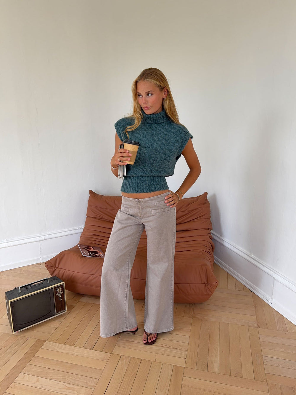 Low-Rise Wide-Leg Jeans in Taupe